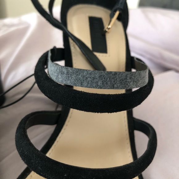 New w/tags Sz 10 Black Strappy Wedge Heels - Picture 4 of 4
